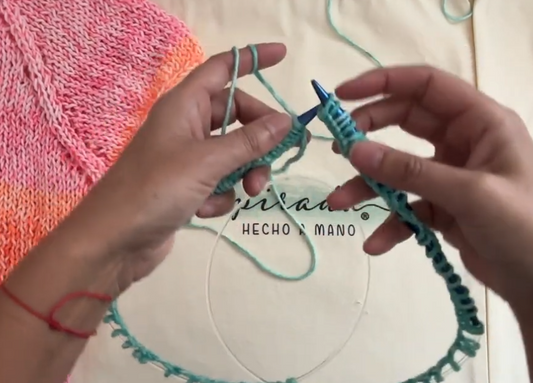 Cómo unir un cuello sin costuras para hacer una prenda top-down